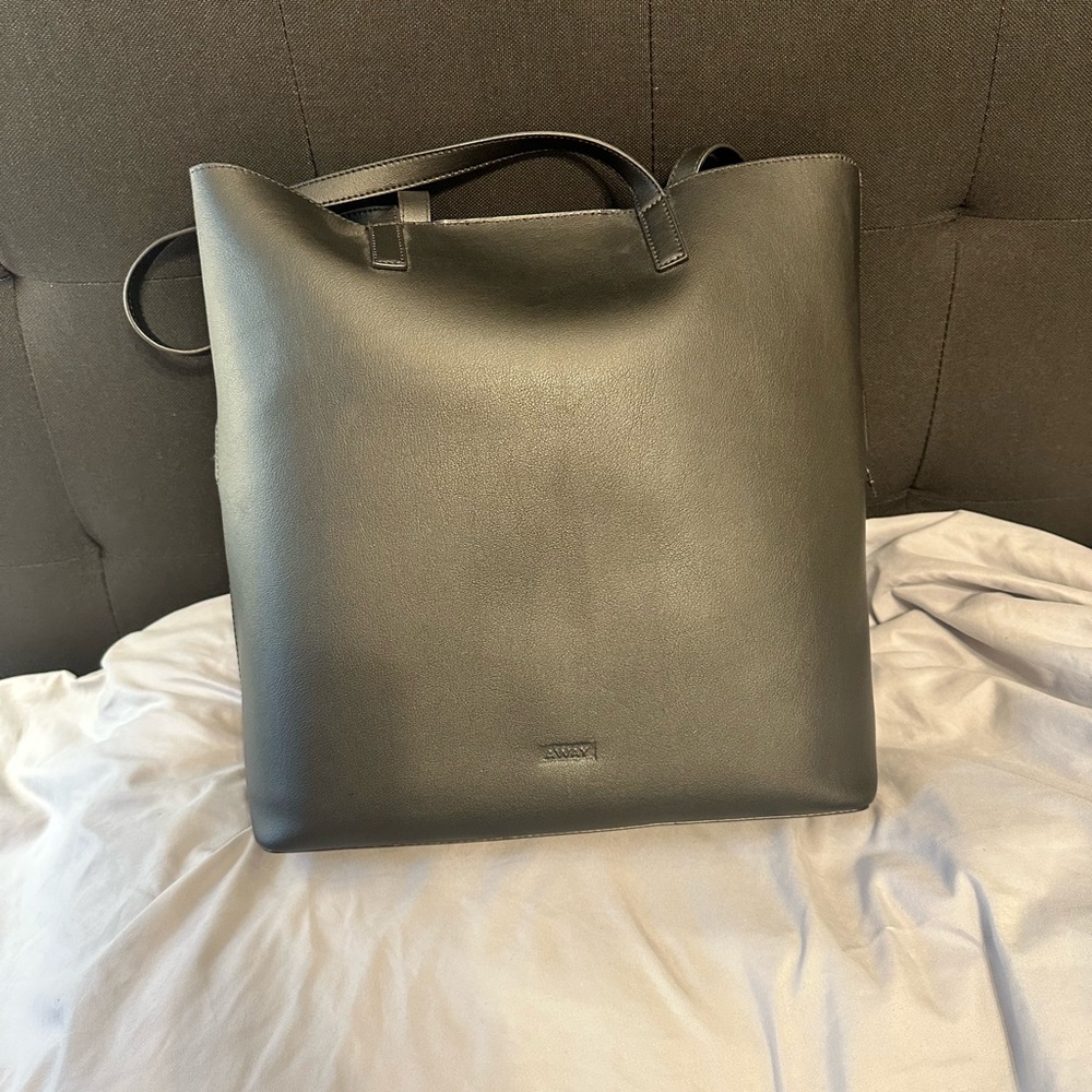 AWAY Longitude Tote bag - Black Leather